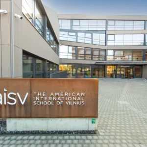 STARPTAUTISKĀ AMERIKAS SKOLA VIĻŅĀ